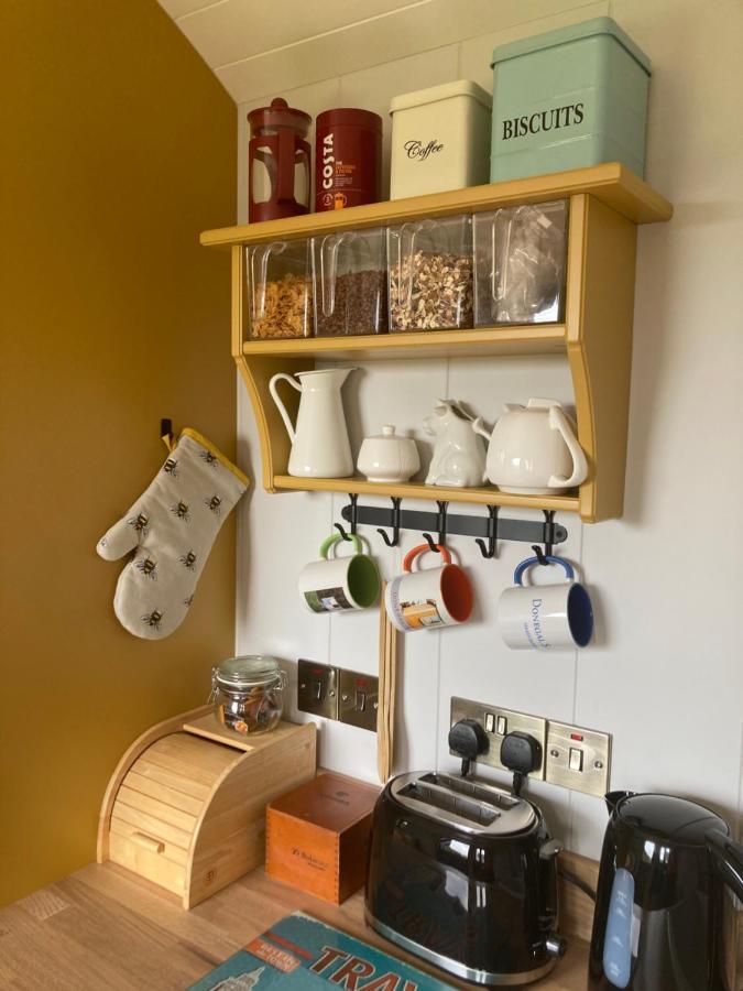 Atlantic Way Shepherd Hut Моувил Екстериор снимка